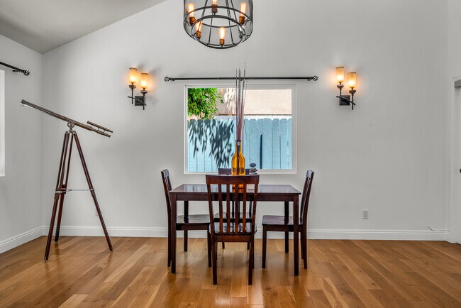 Foto del edificio - 910 N Hayworth Ave