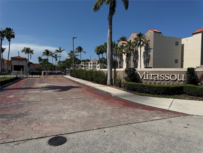 Foto del edificio - 6155 NW 186th St