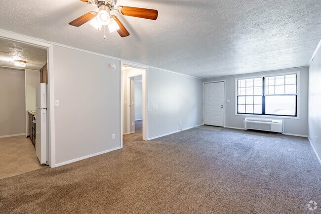 1BR, 1BA - 576SF - Kitchen / Living Room - Cedargate Apartments