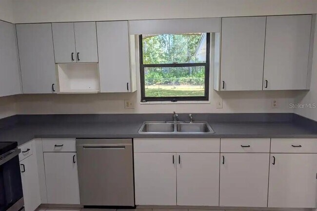 Foto del edificio - 6033 NW 33 St