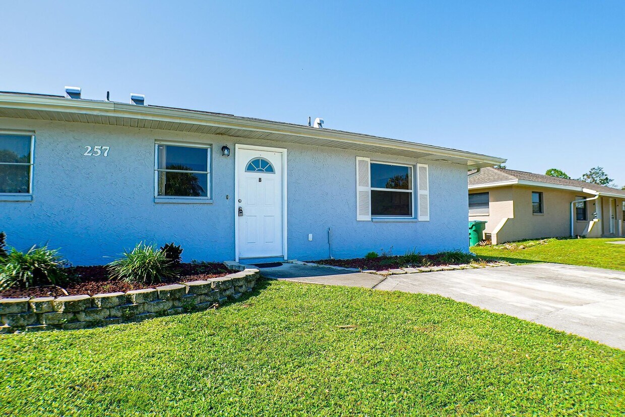 257 Lomond Dr Unit B, Port Charlotte, FL 33953 Room for Rent in Port