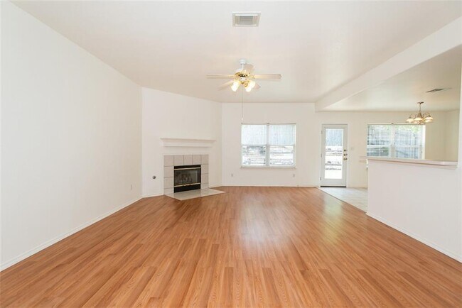 Building Photo - 2305 Mimosa Trail