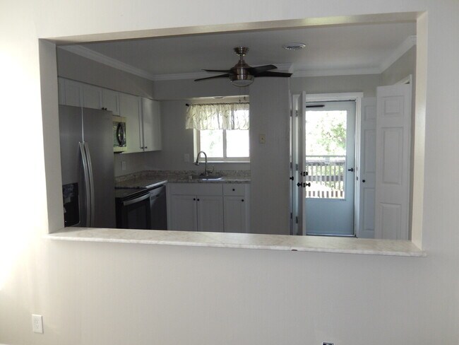 Building Photo - 4759 Oldenburg Ave