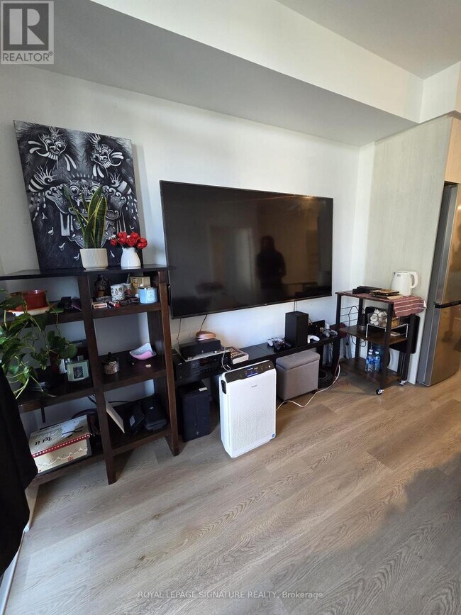 Photo du bâtiment - 86 Dundas St E