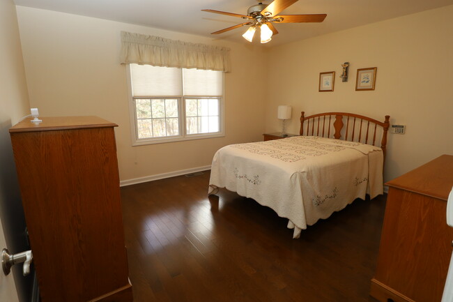 Main Bedroom - 20 Underhill Rd