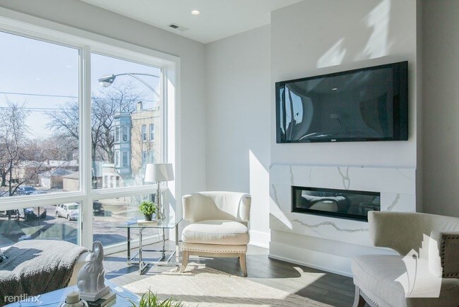 Foto del edificio - 2828 W Belmont Ave