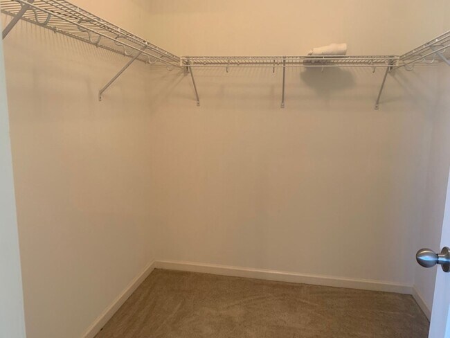 Foto del edificio - 14203 Cloverhill Blvd