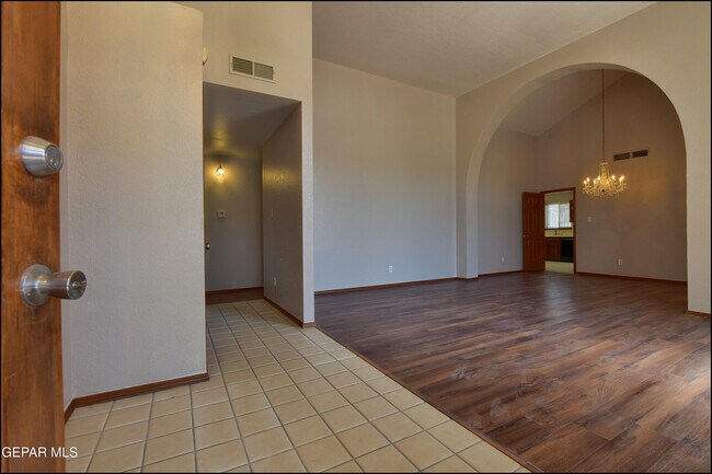 Foto del edificio - 6451 Loma De Cristo Dr