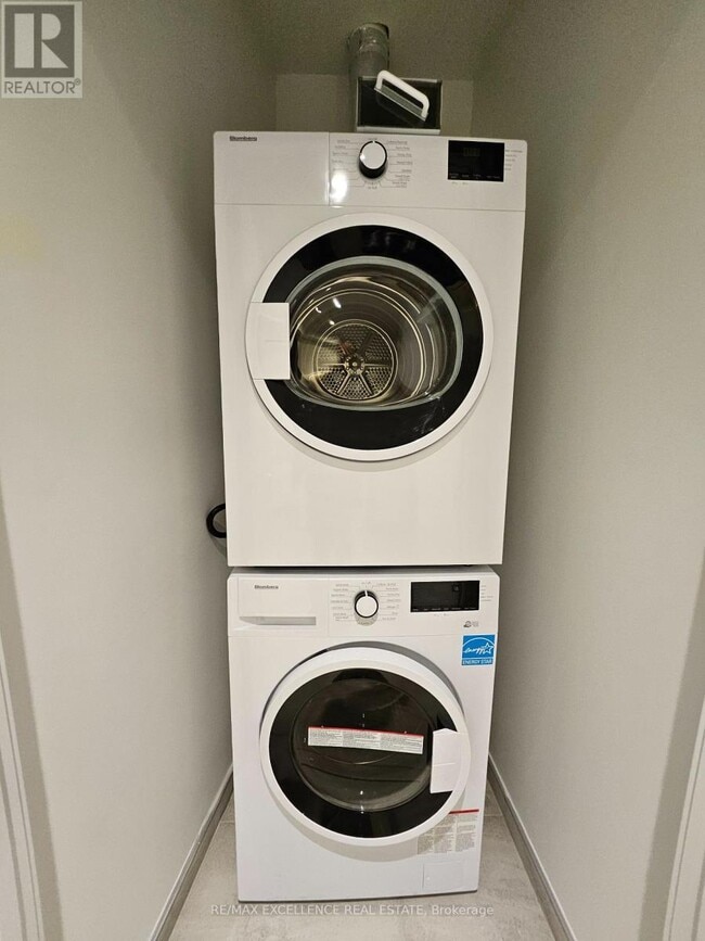 Building Photo - 39 Mary St