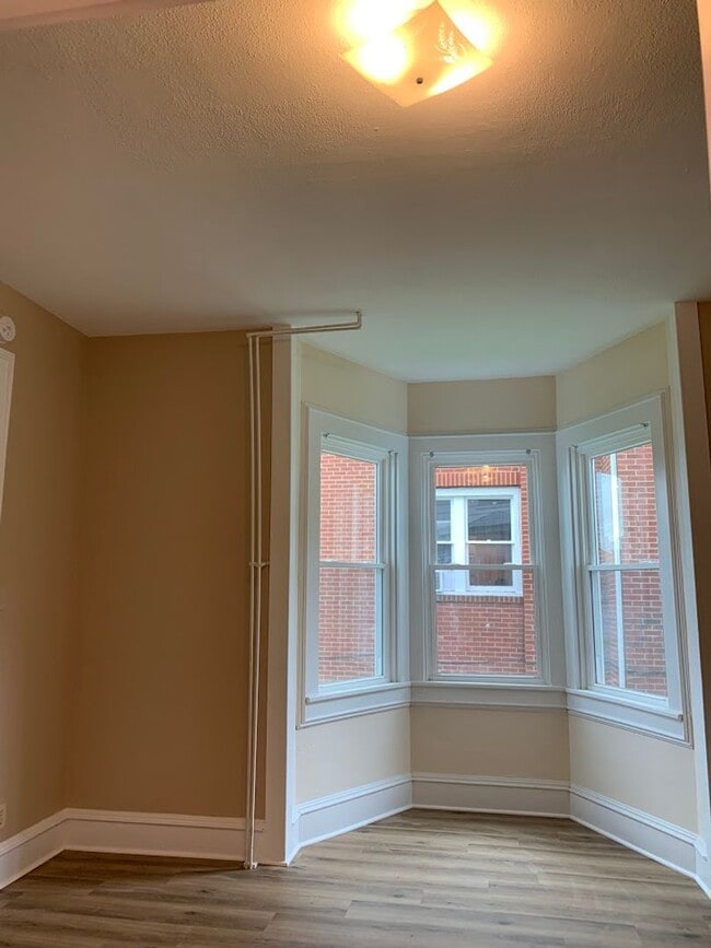 Building Photo - 225 E Park St