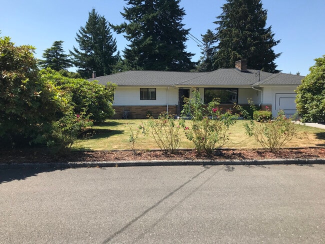 Building Photo - Beautiful 4 bed Rambler with 1.5 bath and ...