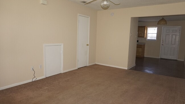 Foto del edificio - 904 Clairidge Ave