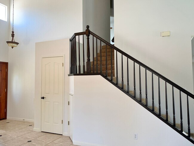 Foto del edificio - 4 Bedroom Home with Pool in Hollister