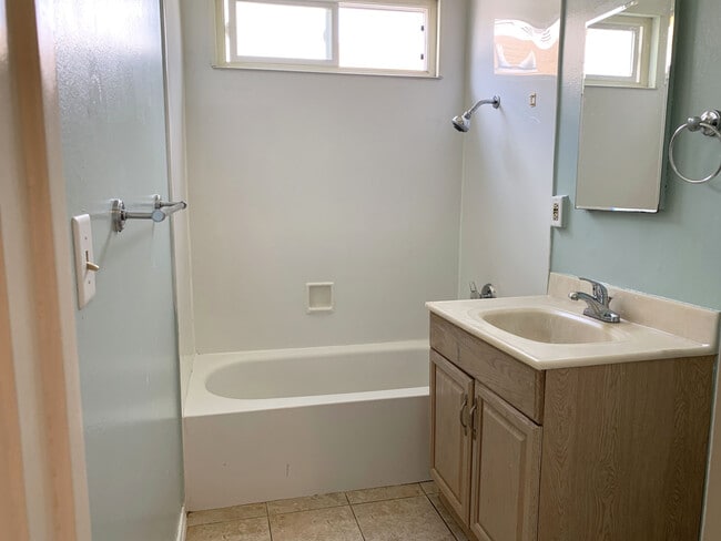 Building Photo - 9687 Azalea Cir