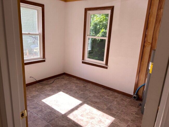 Building Photo - 254 South Ave