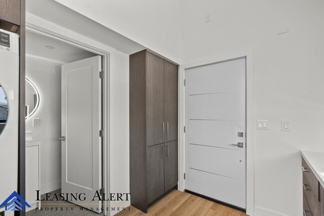 Building Photo - 5617 Klump Ave