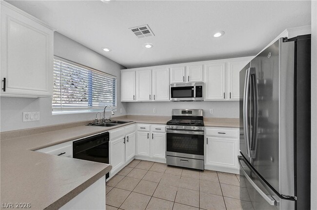 Foto del edificio - 340 Silverado Pines Ave