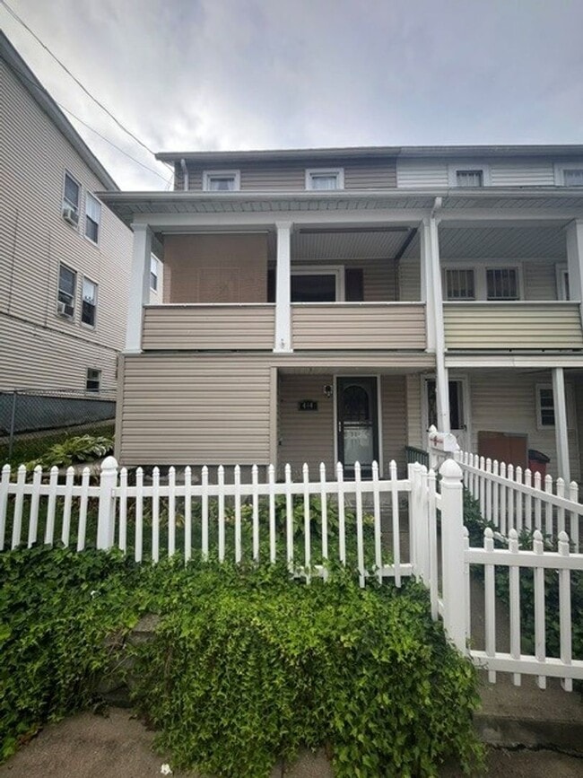 Building Photo - 444 E Bertsch St