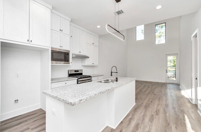 Building Photo - 5610 Savyon Dr