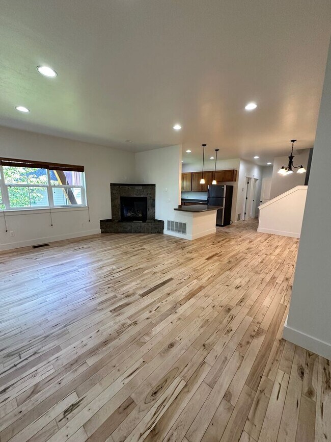 Foto del edificio - Beautiful 4 bedroom townhome