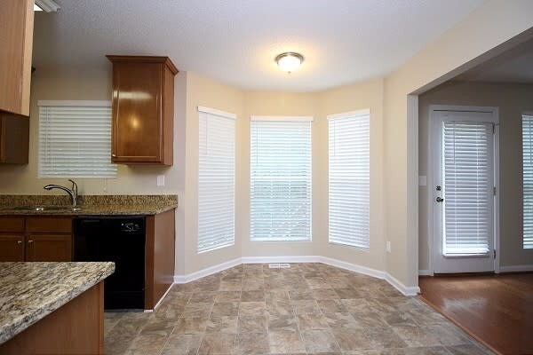 Building Photo - 116 Drake Way