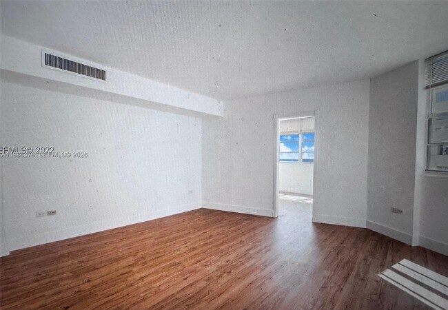 Foto del edificio - 999 Brickell Bay Dr