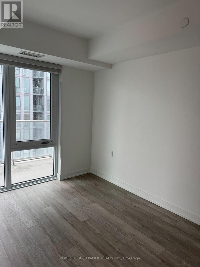 Building Photo - 88 Queen St E