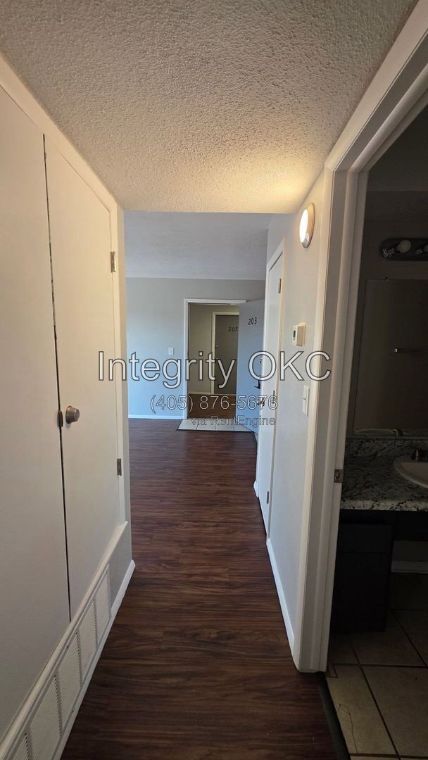 Building Photo - 3907 N Rockwell Ave