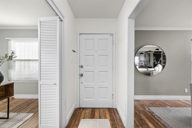 Foto del edificio - 2710 Thrushwood Dr