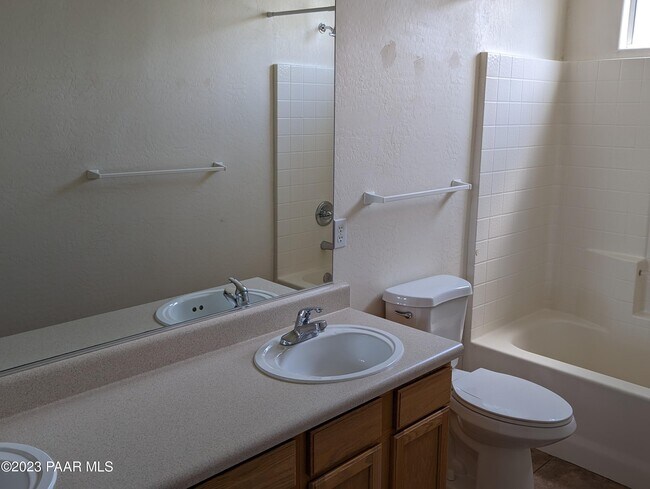 Building Photo - 6101 N Reata Dr