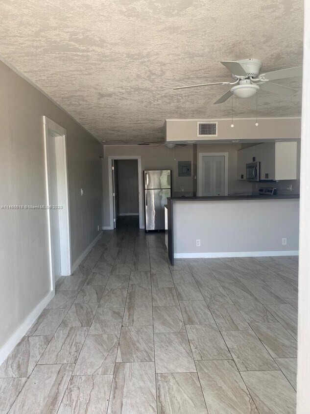 Foto del edificio - 2175 NE 56th St