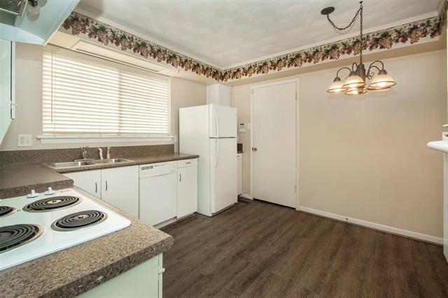 Building Photo - 3709 Cranston Ct E