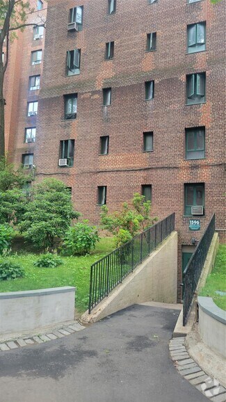 Building Photo - 1596 Unionport Rd
