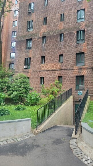 Building Photo - 1596 Unionport Rd