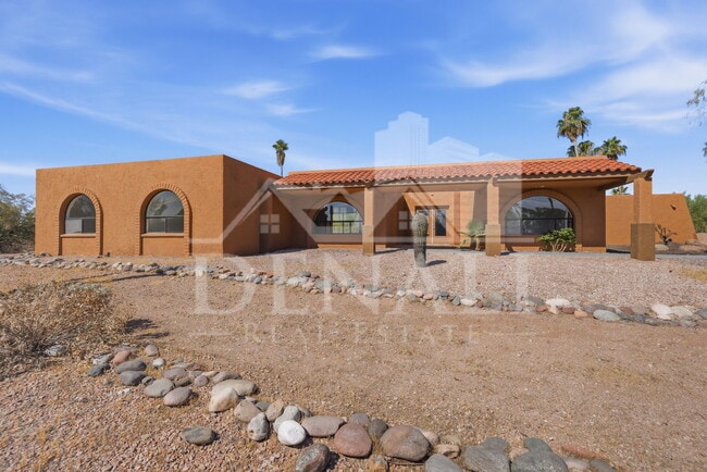 Building Photo - 10643 N Indian Wells Dr