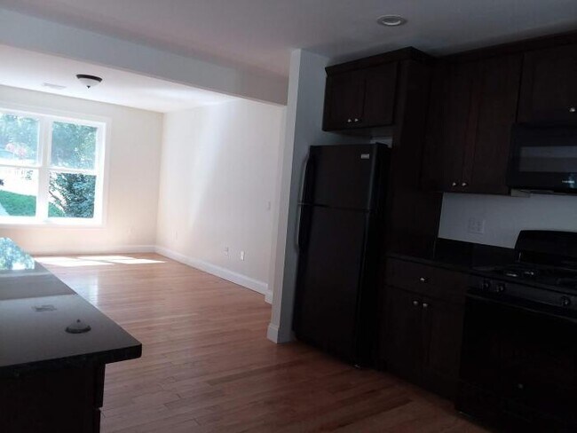 Foto del edificio - 4 bedroom in Boston MA 02120