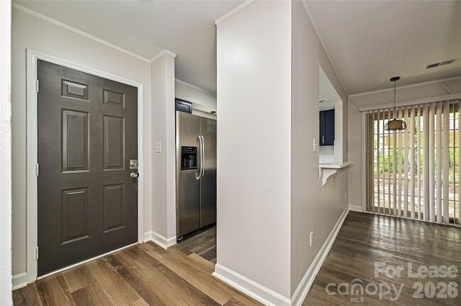Building Photo - 8439 Country Oaks Rd
