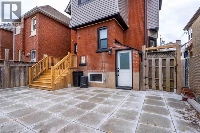 Building Photo - 204 Balsam Ave S