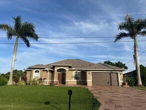 Building Photo - 2347 SW Kent Cir