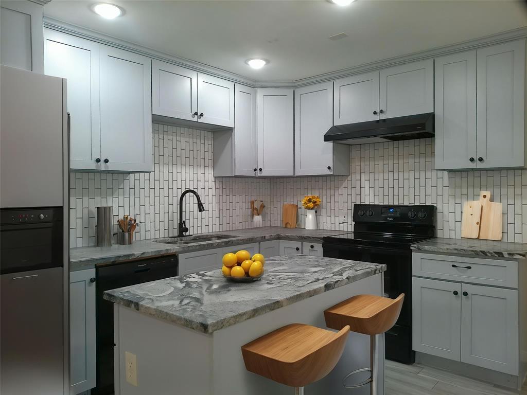Foto principal - 22262 Adams St