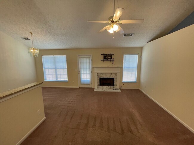 Foto del edificio - 2500 Hillvale Cir