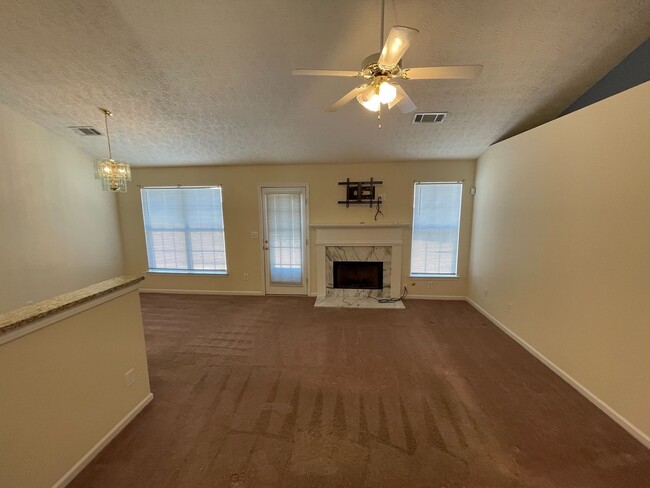 Building Photo - Nice 3 bed 2 bath home in Lithonia close t...