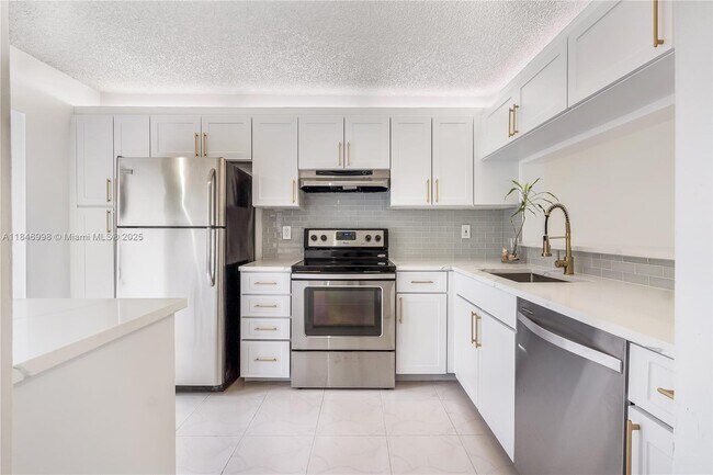 Foto del edificio - 3952 Cocoplum Cir