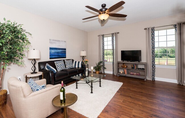 Foto del edificio - Luxury Townhome with a Garage!