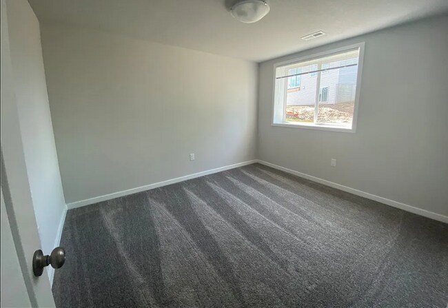Building Photo - 15120 Goldenrod Dr
