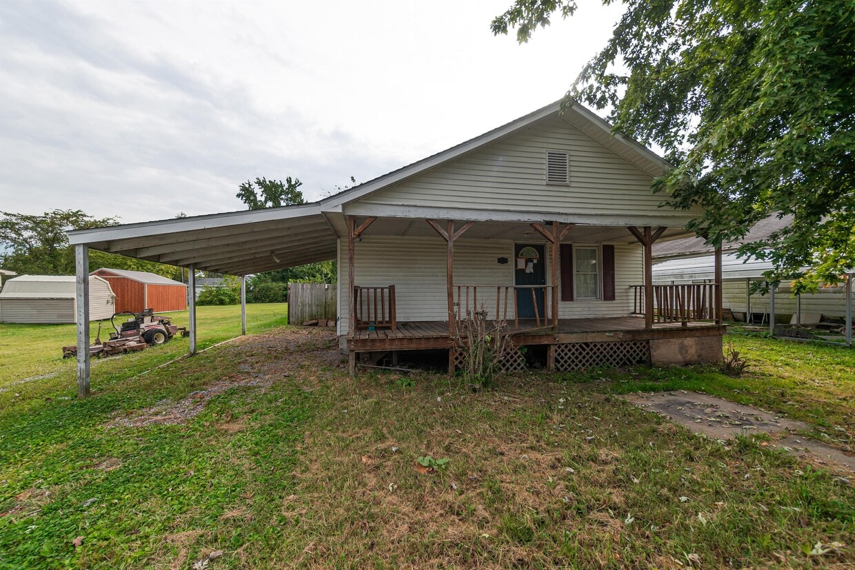 120 School St, Zeigler, IL 62999 House Rental in Zeigler, IL