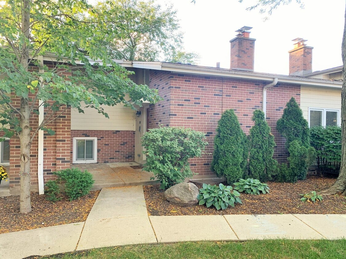 468 Green Bay Rd Unit 468, IL 60093 Condo for Rent in