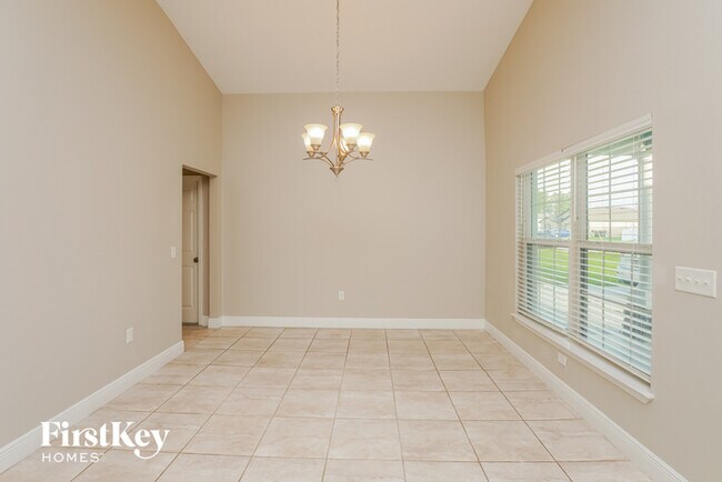 Building Photo - 368 Camellia Ct