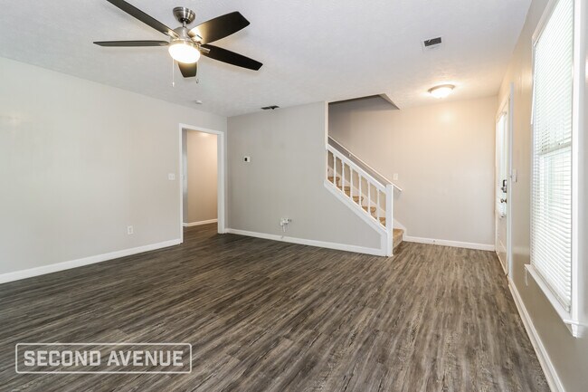 Building Photo - 170 Somerset Dr