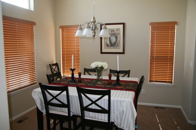 Foto del edificio - Beautiful 3 bedroom home available with mo...